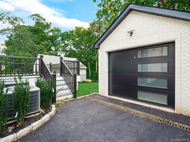 7 Floyd, Great Neck, NY 11024