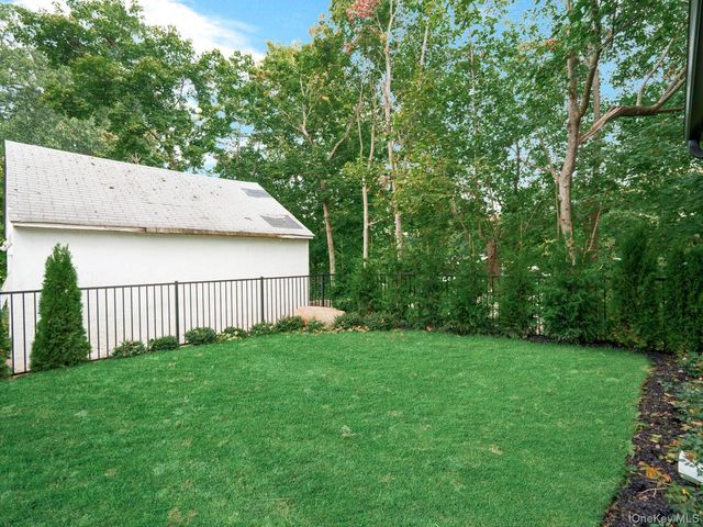 7 Floyd, Great Neck, NY 11024