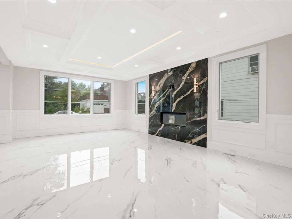 7 Floyd Place, Great Neck, NY 11024 — photo 5