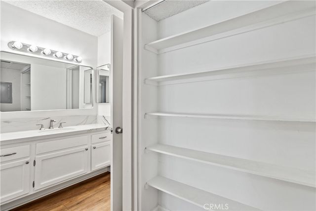 5301 Raintree 301, Culver City, CA 90230