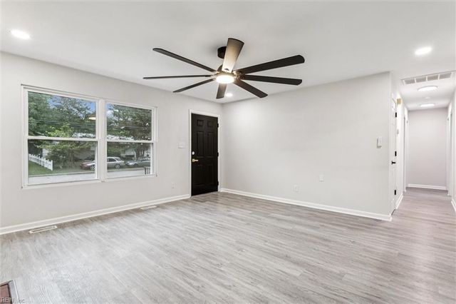 411 Eastwood DR, Newport News, VA 23602