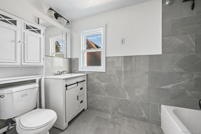 6 Central Court, Valley Stream, NY 11580