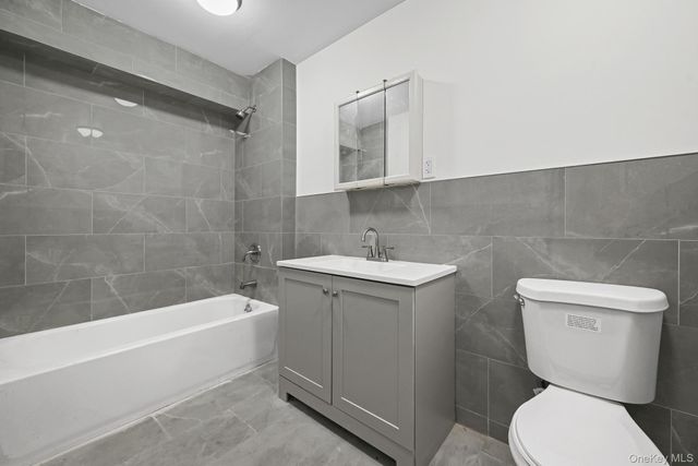 6 Central Court, Valley Stream, NY 11580