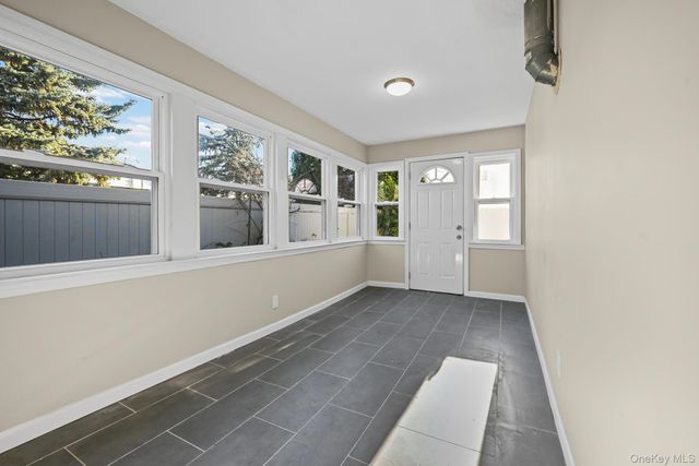 6 Central Court, Valley Stream, NY 11580