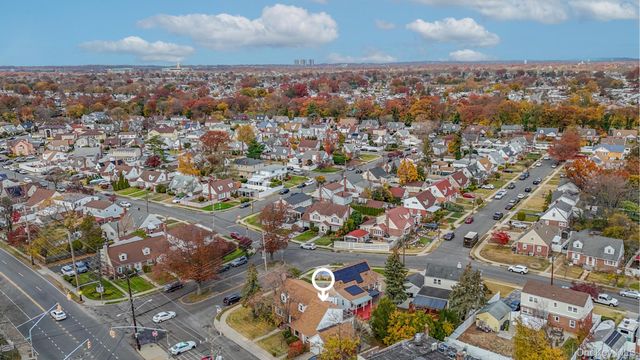 6 Central Court, Valley Stream, NY 11580