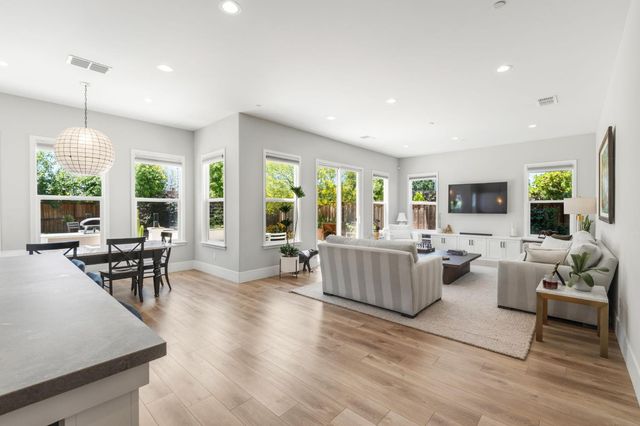 2238 5th Ave, Sacramento, CA 95818
