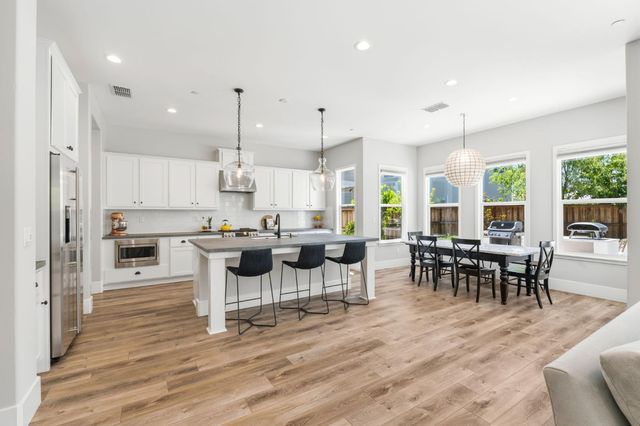 2238 5th Ave, Sacramento, CA 95818