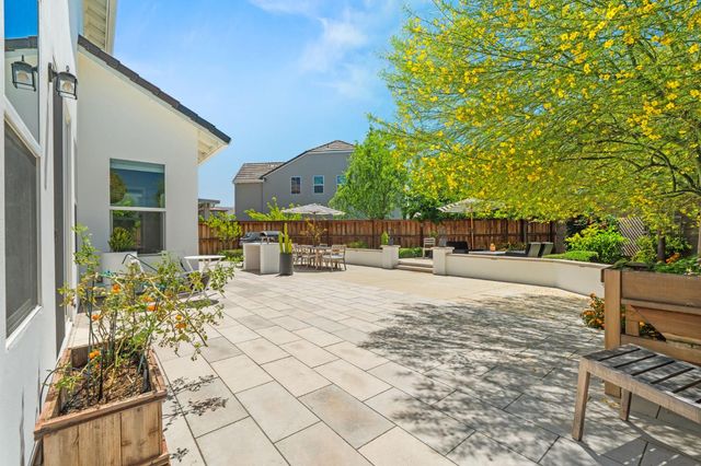 2238 5th Ave, Sacramento, CA 95818