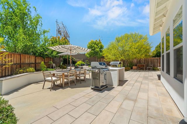 2238 5th Ave, Sacramento, CA 95818