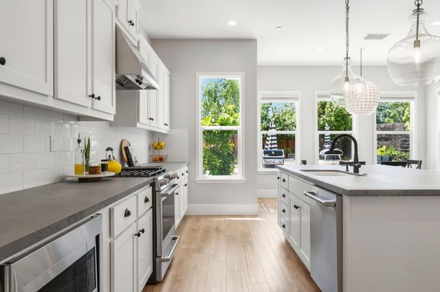 2238 5th Ave, Sacramento, CA 95818