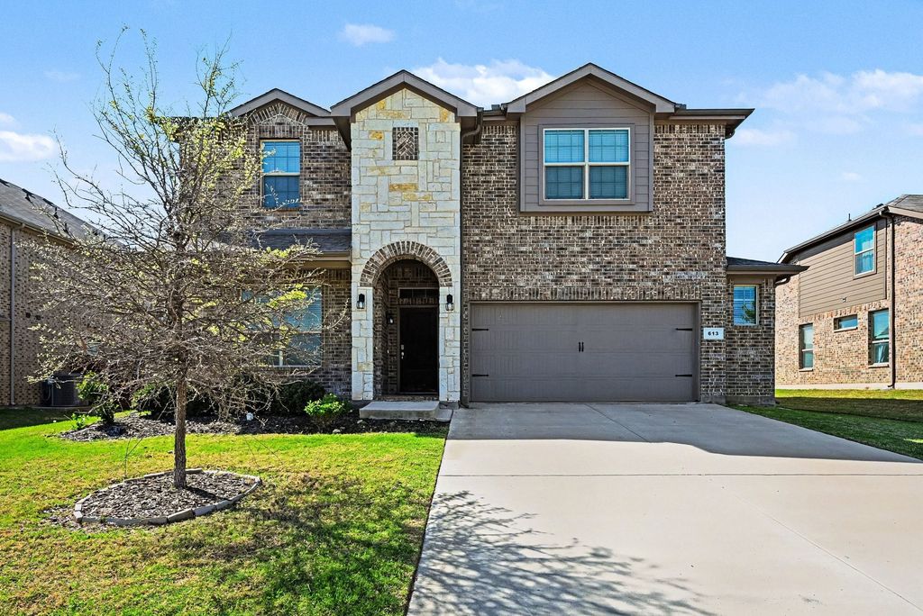 613 Dunster Lane, Saginaw, TX 76131