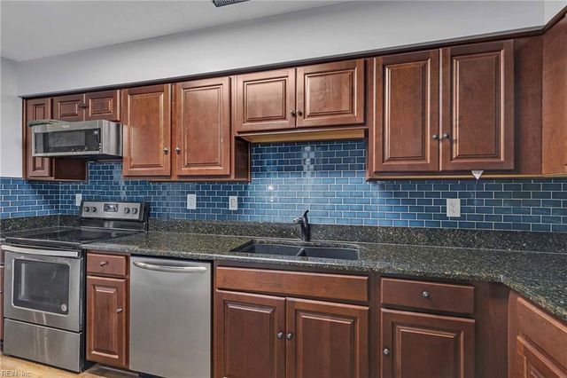 46 Hard Wood DR, Hampton, VA 23666