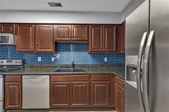 46 Hard Wood DR, Hampton, VA 23666