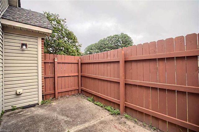 46 Hard Wood DR, Hampton, VA 23666