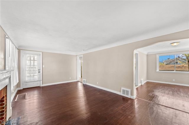 17904 Neff Road, Cleveland, OH 44119