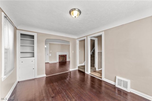 17904 Neff Road, Cleveland, OH 44119