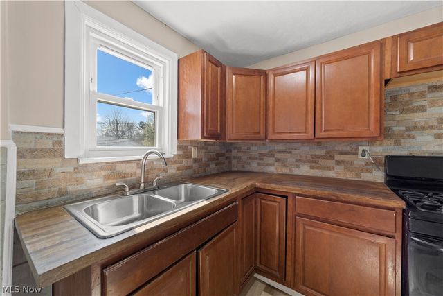 17904 Neff Road, Cleveland, OH 44119