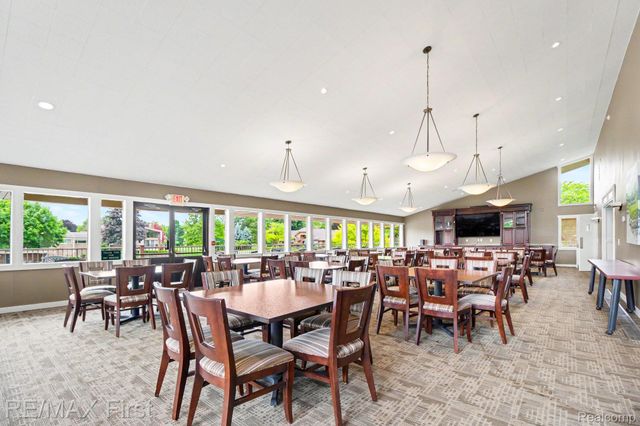 601 Brookwood Lane E, Rochester Hills, MI 48309