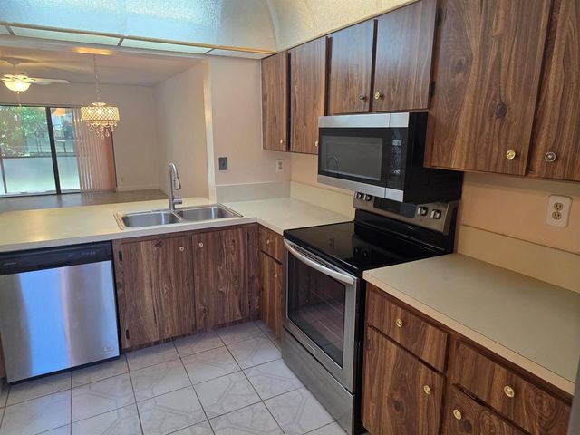 170 SE 7th Street SE 301, Deerfield Beach, FL 33441