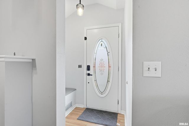 1218 14TH Street, Silvis, IL 61282