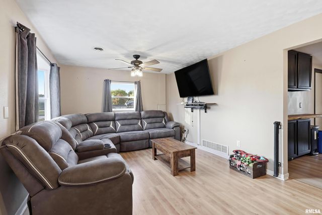 1218 14TH Street, Silvis, IL 61282