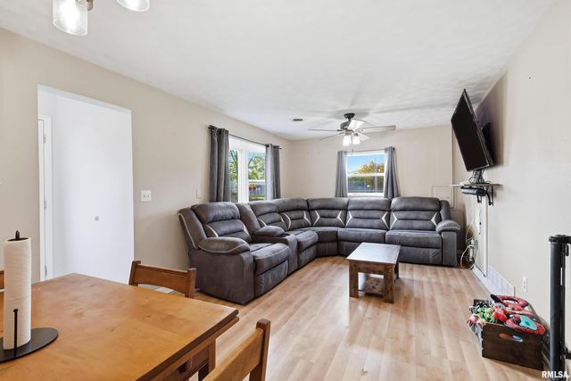 1218 14TH Street, Silvis, IL 61282