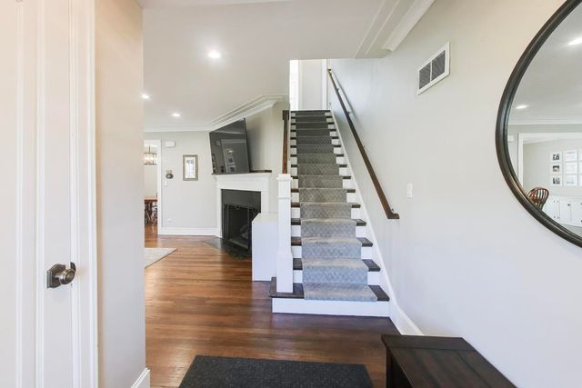 527 E Mayfair Road, Arlington Heights, IL 60005