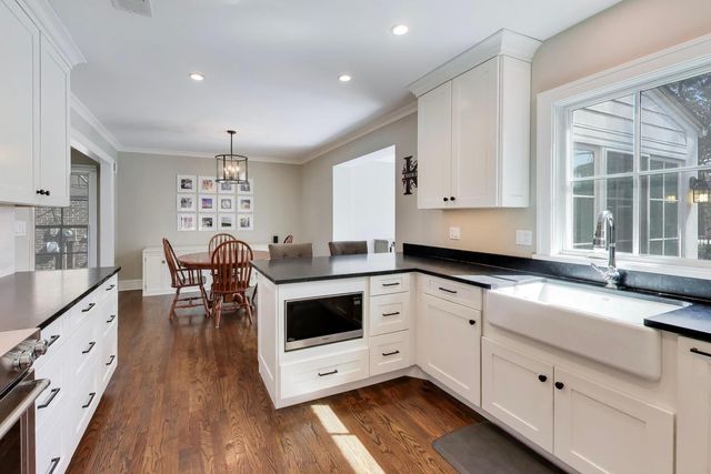 527 E Mayfair Road, Arlington Heights, IL 60005