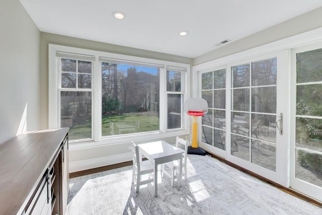 527 E Mayfair Road, Arlington Heights, IL 60005