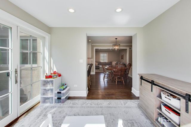 527 E Mayfair Road, Arlington Heights, IL 60005