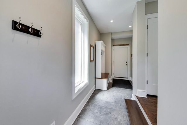 527 E Mayfair Road, Arlington Heights, IL 60005