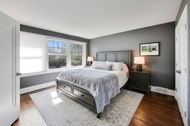 527 E Mayfair Road, Arlington Heights, IL 60005