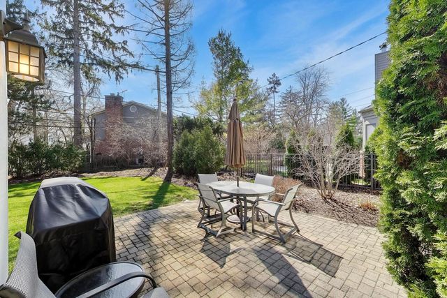 527 E Mayfair Road, Arlington Heights, IL 60005