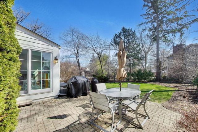 527 E Mayfair Road, Arlington Heights, IL 60005