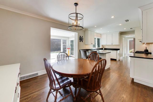 527 E Mayfair Road, Arlington Heights, IL 60005