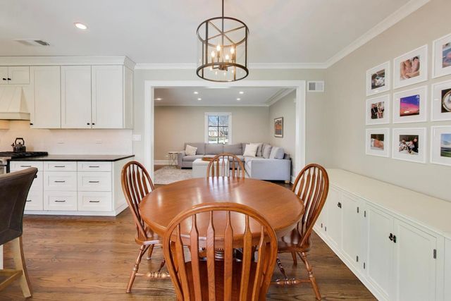 527 E Mayfair Road, Arlington Heights, IL 60005