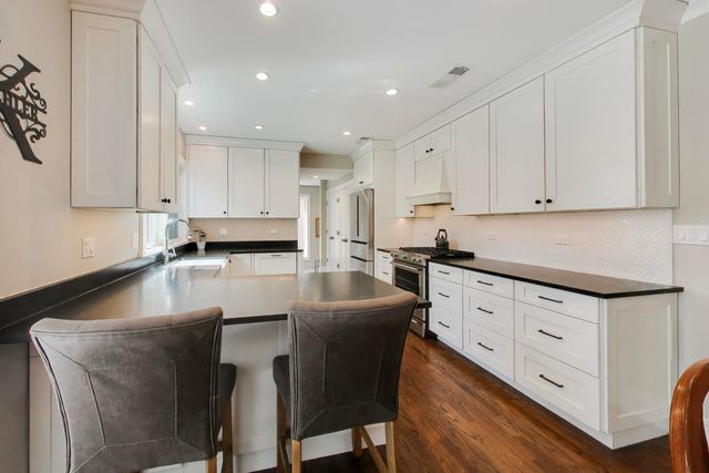 527 E Mayfair Road, Arlington Heights, IL 60005