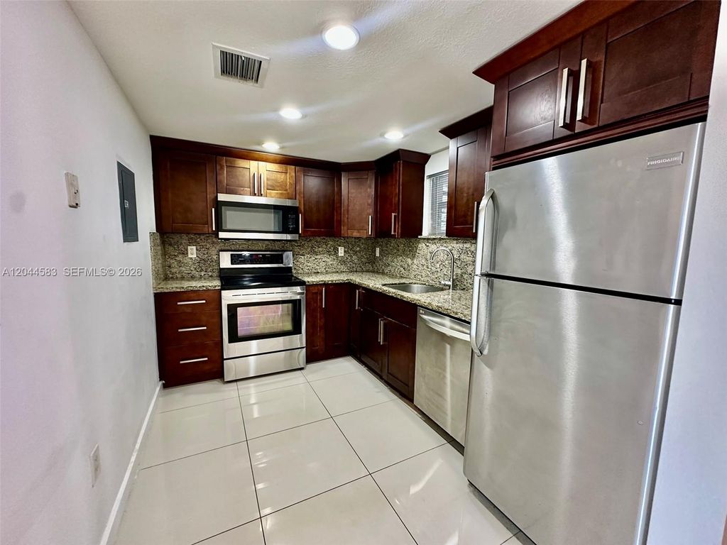 411 SW 37th Ave 3D, Miami, FL 33135