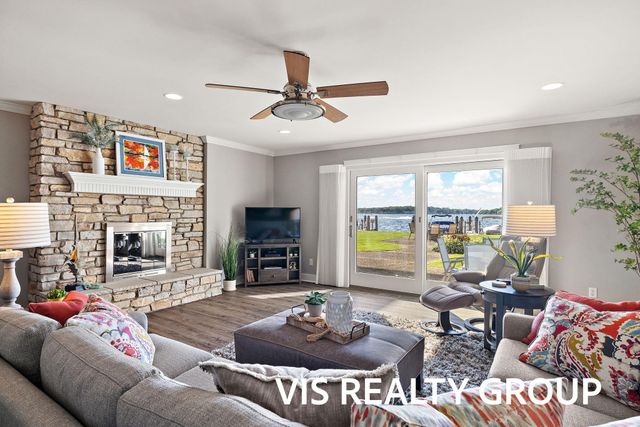 400 Lakeview Court 8B, Spring Lake Vllg, MI 49456
