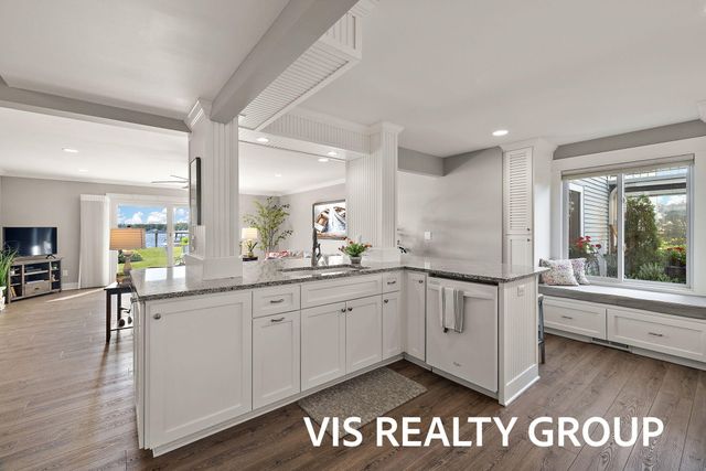 400 Lakeview Court 8B, Spring Lake Vllg, MI 49456