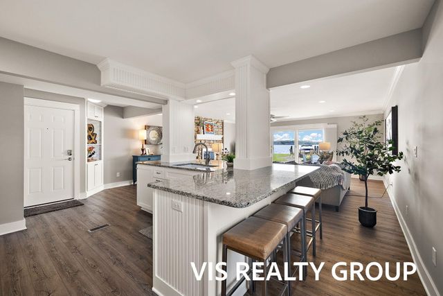 400 Lakeview Court 8B, Spring Lake Vllg, MI 49456