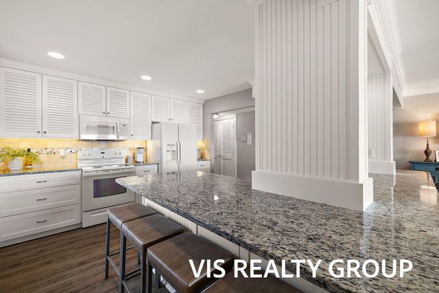 400 Lakeview Court 8B, Spring Lake Vllg, MI 49456