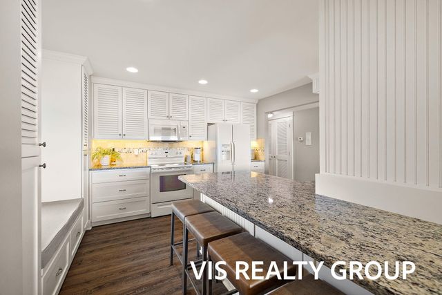 400 Lakeview Court 8B, Spring Lake Vllg, MI 49456