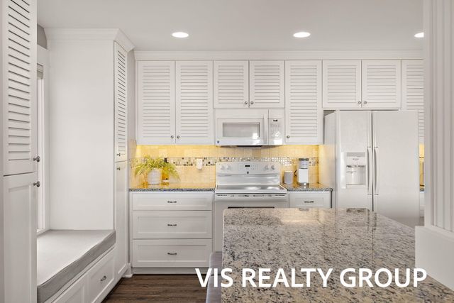 400 Lakeview Court 8B, Spring Lake Vllg, MI 49456