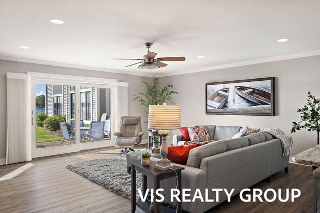 400 Lakeview Court 8B, Spring Lake Vllg, MI 49456