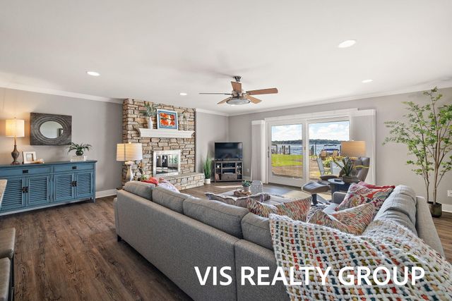 400 Lakeview Court 8B, Spring Lake Vllg, MI 49456