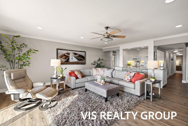 400 Lakeview Court 8B, Spring Lake Vllg, MI 49456