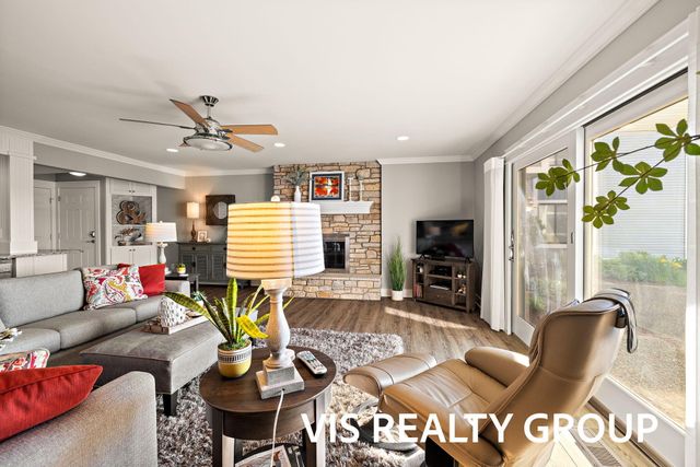 400 Lakeview Court 8B, Spring Lake Vllg, MI 49456