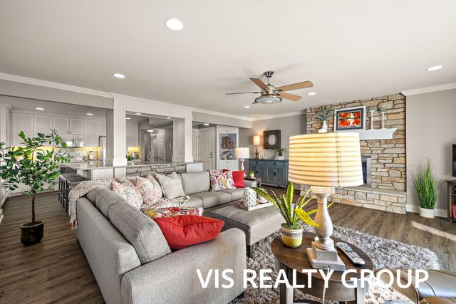 400 Lakeview Court 8B, Spring Lake Vllg, MI 49456