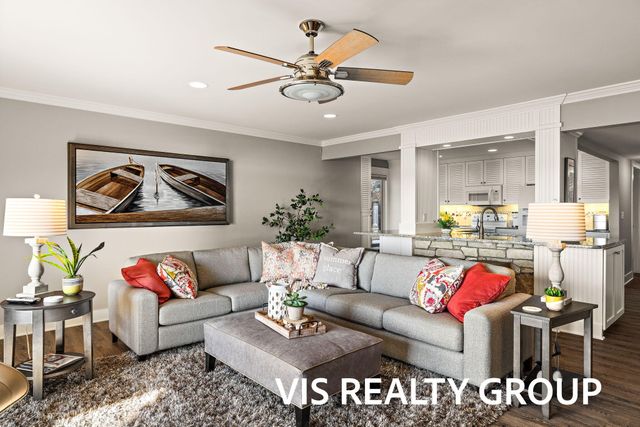 400 Lakeview Court 8B, Spring Lake Vllg, MI 49456